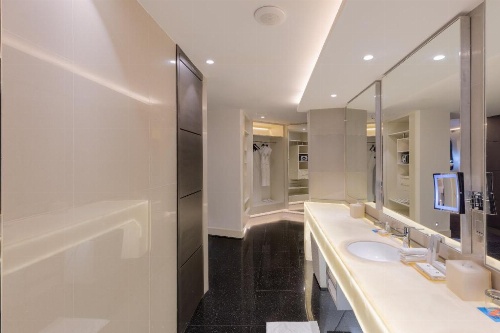 Curio Collection by Hilton V Hotel Dubai United Arab Emirates image 3